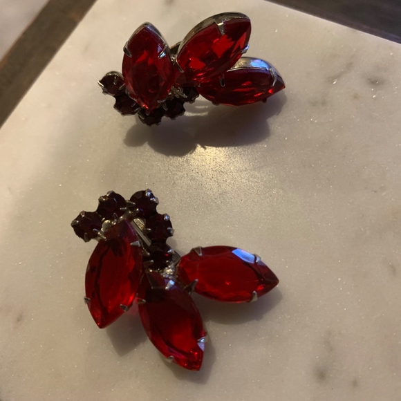 Vintage Faux-ruby and Silver-tone Clip-on Earrings - Picture 4 of 4